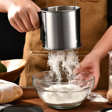 Setaccio manuale in acciaio inox per la panificazione, setaccio azionato a mano con meccanismo a pressione, setaccio per farina in acciaio inox rinforzato con maglia fine. (1/4)