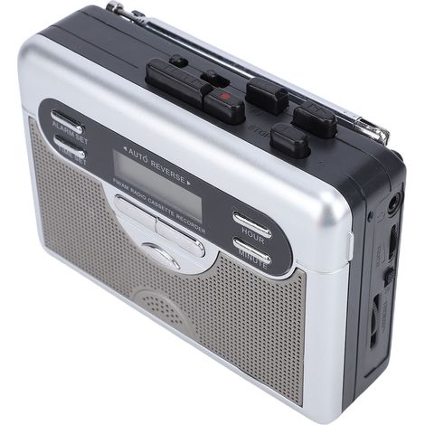Lecteur de cassettes radio AM/FM rétro avec enregistreur et horloge numérique, minuteur, microphone et haut-parleur intégrés, fonctionne sur piles ou sur secteur. (1/5)