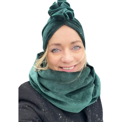 Magnifique ensemble polonais chaleureux composé d'un chapeau en velours vert bouteille et d'une écharpe. (1/5)