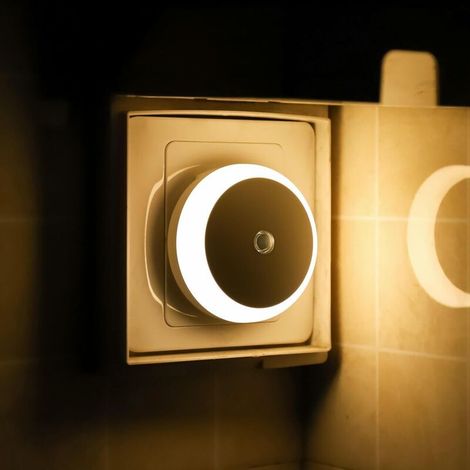 Enowelir Veilleuse LED, Veilleuse Blanc Chaud avec Prise, Ronde, Détection de Lumière, Efficacité énergétique, Lot de 2 (1/4)