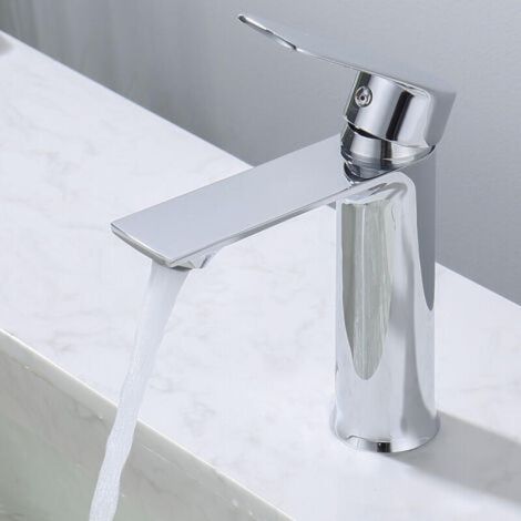 Robinet de lavabo avec commande d'eau chaude et froide, surface en acier inoxydable et deux tuyaux d'arrivée d'eau de 60 cm de long. (1/5)