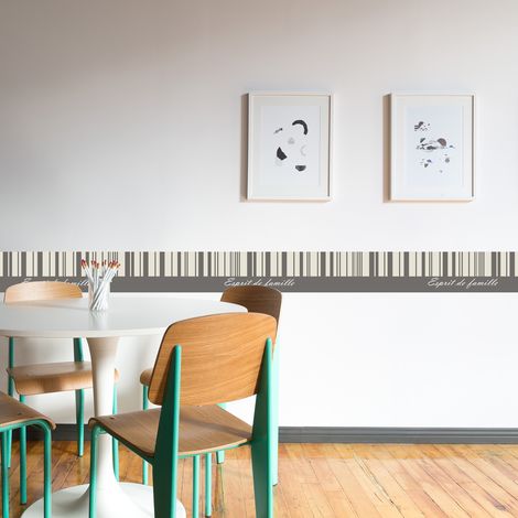 Frise adhésive grise rétro 10x300 cm - Déco famille pour votre intérieur  Sublimez votre maison avec cette décoration murale unique et originale. (1/5)