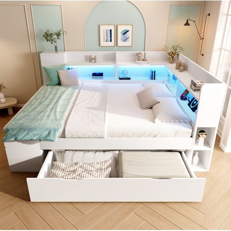 Letto daybed moderno 140x200 cm bianco in legno con testiera a ripiani, LED, USB/Type-C, cassetti e rete a doghe (1/5)