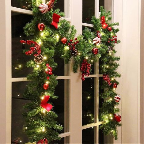 Guirlande de Noël de 2,74 m (9 pi), à piles, 8 modes d'éclairage, guirlande lumineuse avec 50 DEL, pommes de pin et baies rouges (1/5)