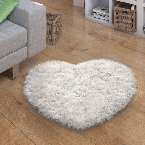 Paco Home Tapis Fausse Fourrure Coussin Cœur Rond Différentes Formes, Blanc 80x75 cm Forme de coeur (1/5)