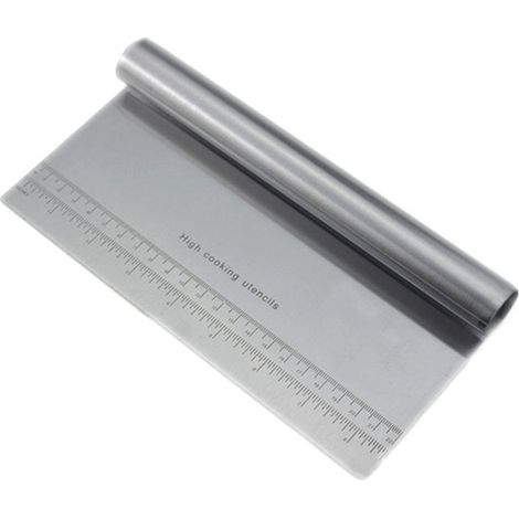 Racloir à pâte en acier inoxydable avec graduation transparente et poignée ergonomique pour la préparation du pain et des gâteaux. (1/5)