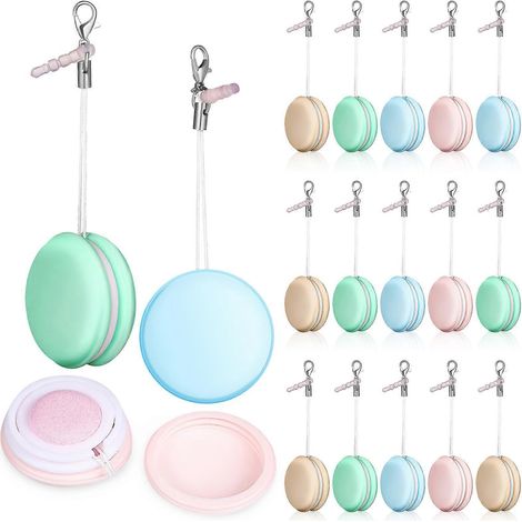 Lot de 18 lingettes nettoyantes pour écran de téléphone en forme de macaron, brosses de nettoyage, cordons pour téléphone portable et pendentifs décoratifs pour sac. (1/2)