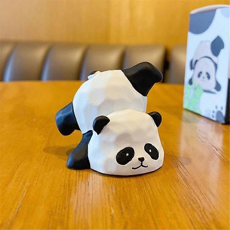 Panda en résine style sculpture sur bois, créatif et exquis, tenant un couple de pandas en bambou