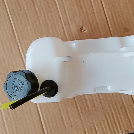 Fuel tank compatible with model TL33 1E36F KF01064BA, plastic fuel tank with tank cap. (1/3)