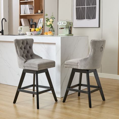 Ensemble de 2 chaises de salle à manger pivotantes à 360 degrés avec détails capitonnés et pieds en bois recouverts de velours gris (1/5)