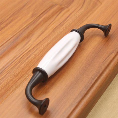 Set di 2 maniglie in ceramica nera per porte, cassetti e ante di mobili da cucina, interasse fori 128 mm, con viti incluse. (1/4)