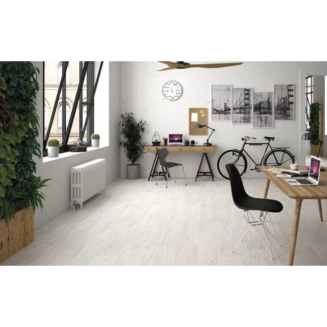 Fréjus – Baldosa porcelánica efecto madera · interior y exterior - Cerezo - 20x120 cm - Caja · 7 piezas (1,68 m²) (1/5)