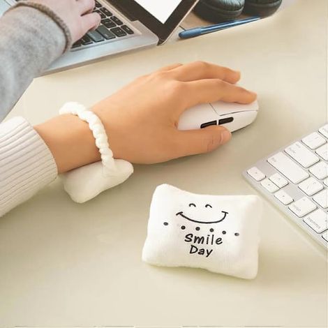 BelleRise - Support de poignet mignon en peluche, coussinet repose-main ergonomique en tissu doux pour bureau, jeux, travail blanc (1/5)