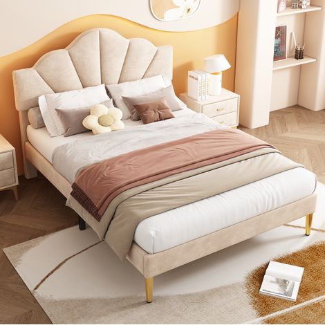 Cama tapizada elegante 140x200 cm de terciopelo beige, cabecero concha ajustable, somier de láminas, patas doradas (1/5)