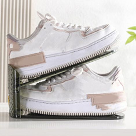 Solution de rangement pour chaussures de luxe à double niveau, réglable et simple, comprenant un meuble/étagère, et un organisateur de chaussures peu encombrant. (1/5)