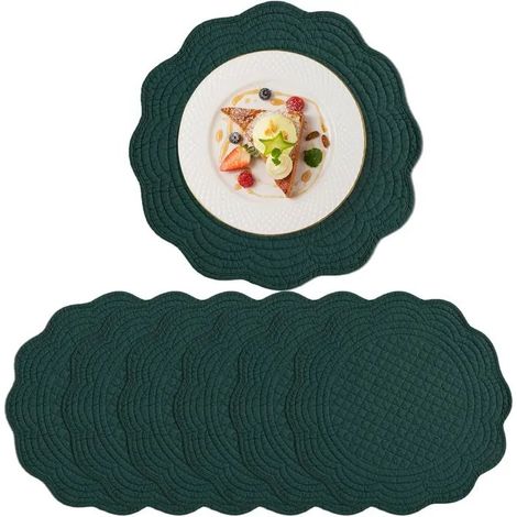 Set de 6 sets de table matelassés, ronds et réversibles de 35,5 cm (14 pouces) à bord festonné, vert foncé, en coton (1/5)