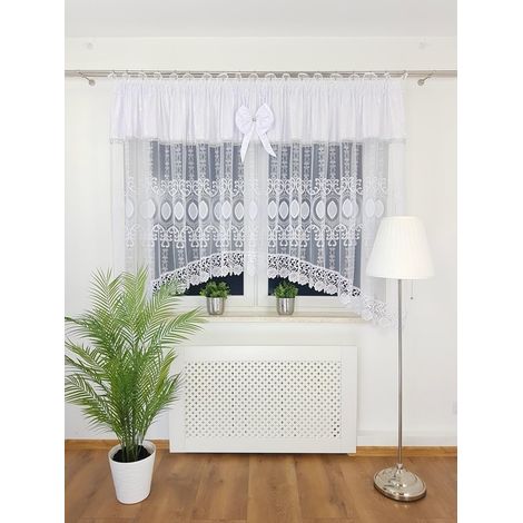 Cortina confeccionada a medida con una marquesina de 400 × 160 cm y un arco de guipur. (1/5)