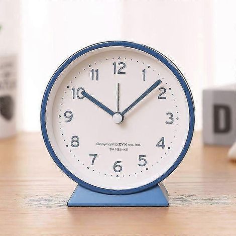 Ce réveil analogique alimenté par piles AA est silencieux (sans tic-tac), dispose d'une sonnerie à volume croissant progressivement, d'une fonction de répétition d'alarme, d'un rétroéclairage et est f