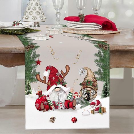 Chemin de table Gnomes de Noël 13x72 pouces Branches de pin Décoration de table hivernale pour la cuisine et la salle à manger (1/5)
