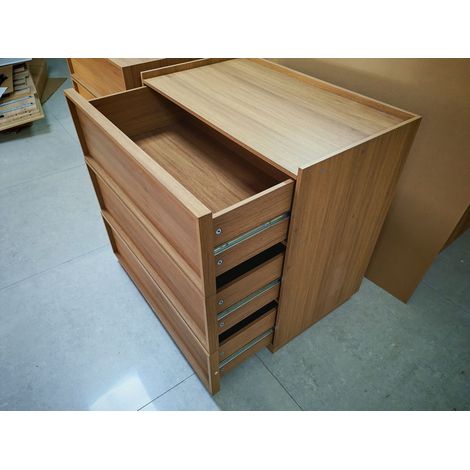 Commode moderne couleur chêne à trois tiroirs en bois avec rangement polyvalent et surface facile à entretenir pour salon (1/5)