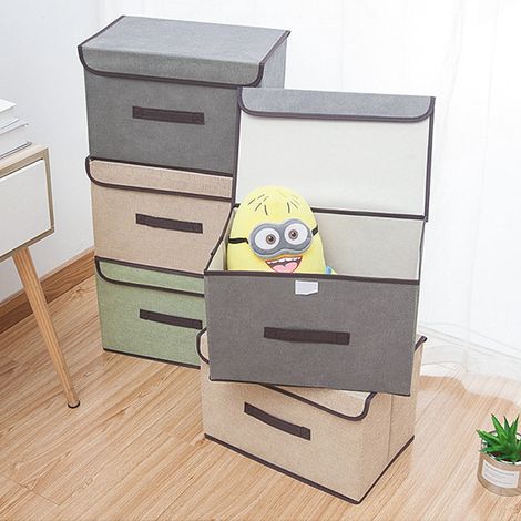 Set aus vier faltbaren Aufbewahrungsboxen aus Vliesstoff (2 große und 2 kleine), ideal zur staubgeschützten Aufbewahrung von Kleidung, Haushaltsgegenständen und anderen Utensilien. Hellgrün. (1/5)