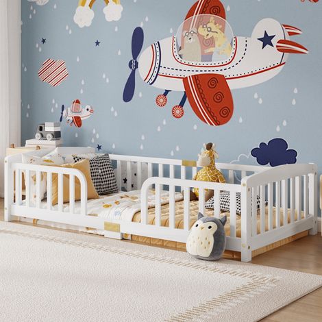 Letto a pavimento per bambini 90x200 cm con sponde di sicurezza, ingresso centrale, robusta struttura in pino bianco (1/5)