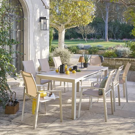 Hesperide – Table de jardin extensible 8 places – Aluminium teinté effet bois – Rallonge automatique – Résistante à la rouille et décoloration