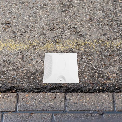 Réflecteurs Routiers en Plastique Blanc 4 Pièces, Balises  Allée et Guidage Nocturne, Design Surélevé, Construction Robuste, Usage Routier (1/2)
