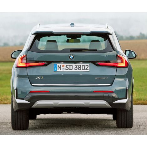 BMW X1 (U11) 2022+ finitura cromata per il cofano del bagagliaio (1/3)