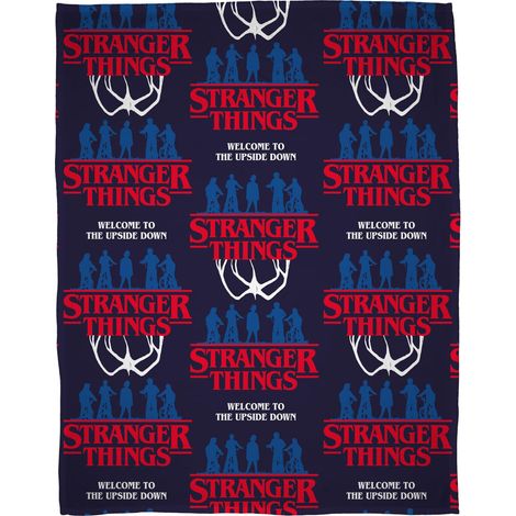 Character World Stranger Things Coperta ufficiale in pile, super morbida e calda, design con fiamme, perfetta per casa, camera da letto, pigiama party e campeggio, 100 x 150 cm, blu navy (1/5)