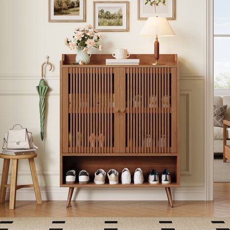 Mueble zapatero 80x35x105 cm para recibidor - armario de almacenamiento con puertas ranuradas y estante abierto - estilo retro en mdf y pino - nogal (1/5)