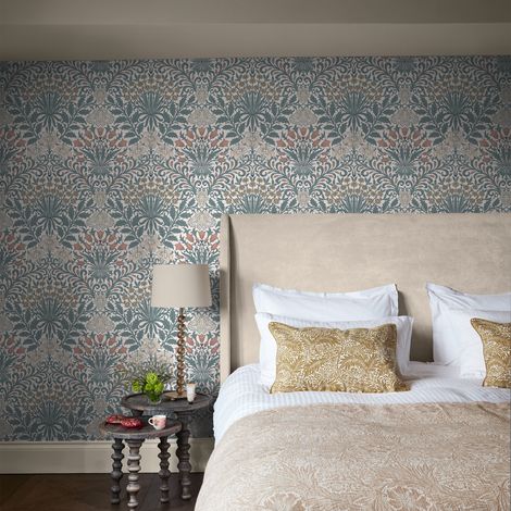 Papier peint intissé William Morris Garden Dusty Blue 1005 x 52cm Vert-bleu grisé, rose, moutarde (1/5)