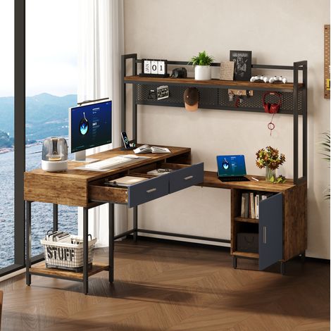 Escritorio esquinero de 140x140x135 cm con espacio de almacenamiento, cajones y estantes, estructura metálica y MDF negro con acabado de madera natural. (1/5)