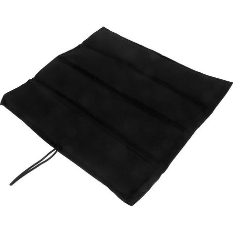 Tapis de pique-nique imperméable en tissu noir compatible avec les équipements de camping, idéal pour les activités de plein air. (1/5)