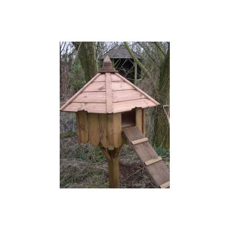Buttercup Hexagonal duck house nesting box with post