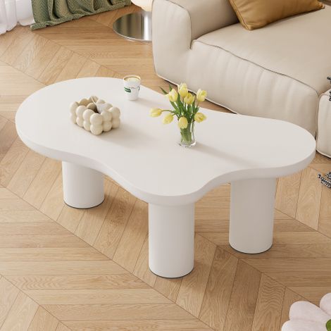Table basse irrégulière en forme de nuage : Dotée d'un plateau en MDF (panneau de fibres à densité moyenne) et de pieds en PVC, munis de patins antidérapants en feutre à la base.