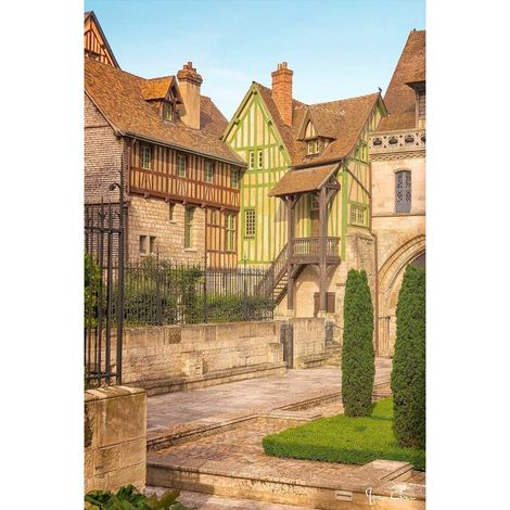 Tableau sur toile cour d'Albane 45x65 cm - Impression sur Toile Murale Décorative - Image imprimée en HD sur Toile - Toile sur Châssis en Bois FSC - Fabriqué en France (1/4)