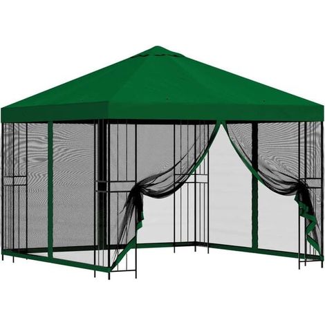 Le chalet de jardin a des murs de 3 x 3 mètres et est fabriqué en fibre de polyester verte et en acier. (1/5)