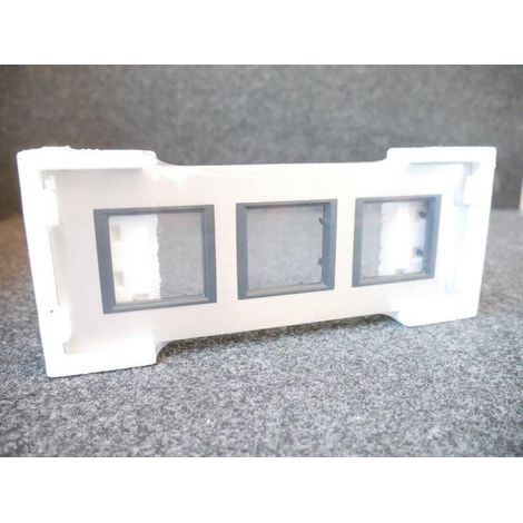 Plaque Unica Class 3 postes 6 modules aluminium ice (MGU68.006.7A1)