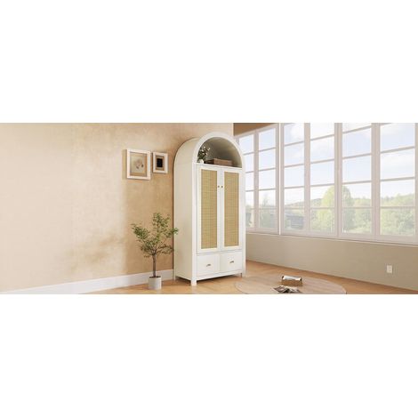 Armoire 181x78x45 cm avec tressage en rotin, style maison de campagne en blanc, étagère semi-circulaire ouverte, 2 portes à fermeture magnétique, 2 tiroirs, barre de penderie et dispositif anti-bascul (1/5)