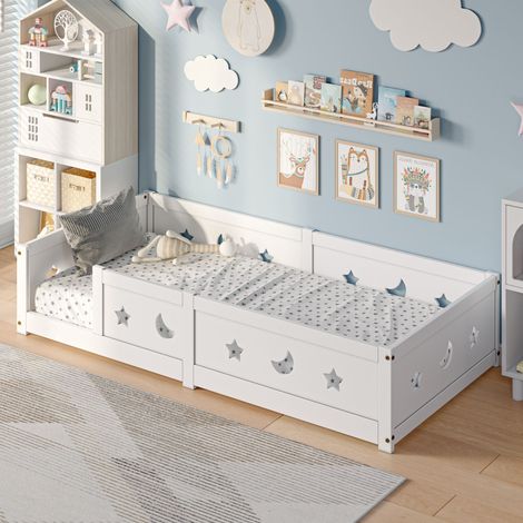Letto bambini 90x200 cm in legno massello di pino, barriera protettiva con stelle e luna, letto a casetta con base a doghe - Bianco