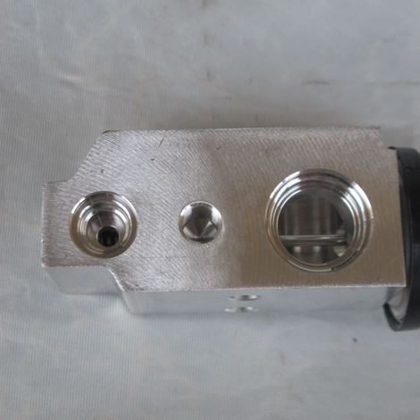 Automotive air conditioning expansion valve suitable for Kia Hyundai 97626-07500 (1/4)
