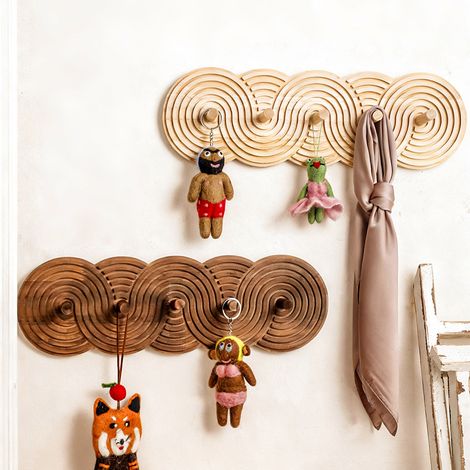 Deux crochets filetés pour manteaux, chapeaux et clés  un portant de rangement à 5 crochets adapté aux entrées, chambres et salles de bains. (1/5)
