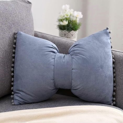 Coussin décoratif mignon à pompons et nœud papillon, en daim doux, avec garniture, pour canapé ou fauteuil de style campagnard (gris-bleu, 35,5 x 5 cm) (1/4)