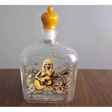 (B) Carafe à whisky Dolly Parton Premium Country Music Theme, bouteille en verre transparent fabriquée à la main avec guitare et motifs floraux en relief (1/5)