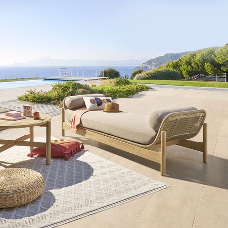 Hesperide – Banquette de jardin 2 places en acacia certifié FSC® – Structure en cordes – Matelas épais et coussins déhoussables – Design contemporain (1/5)
