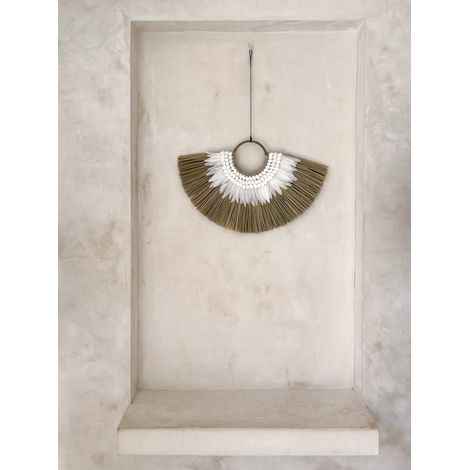 Decoración de pared estilo zoco bohemio con plumas (1/2)