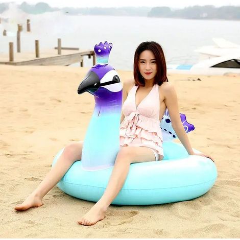 Bouée de natation gonflable en forme de paon à dégradé bleu-violet, anneau flottant confortable pour adultes, parfait pour vos loisirs aquatiques à la piscine et à la plage en été (1/5)