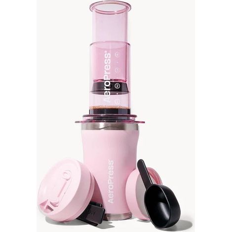 AeroPress Go Plus, pequeña cafetera portátil para viajes y camping - Método de preparación 3 en 1 combina prensa francesa, sobre-vertido, espresso, café con cuerpo sin amargor (rosa) (1/5)
