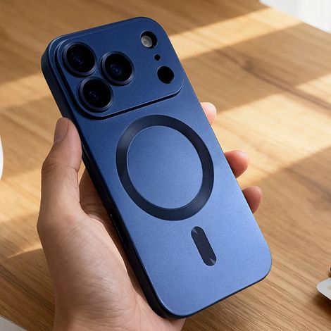 (iPhone 15 Bleu) Coque de téléphone magnétique souple en TPU avec peinture métallisée et protection d'objectif pour la recharge sans fil (1/5)